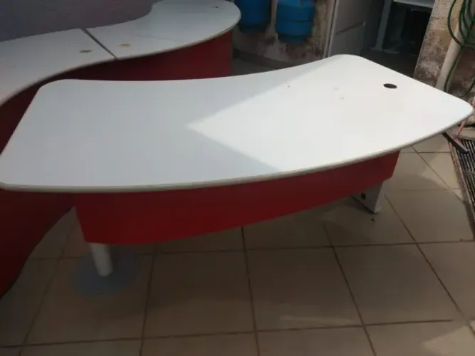 mesa curva de escritório