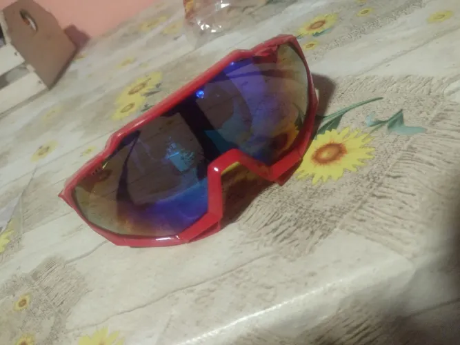 Óculos de Sol Esportivo Vermelho - Novo!