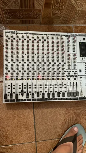 Mesa de som eurorack 26 canais 