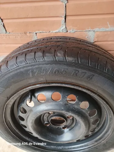 Vendo pneu com aro 14 wolks