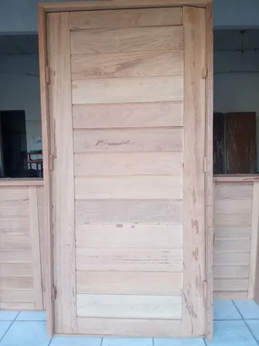 Portas de angelim pivotante no caixote 2,10 X 1,20 grande oportunidade 