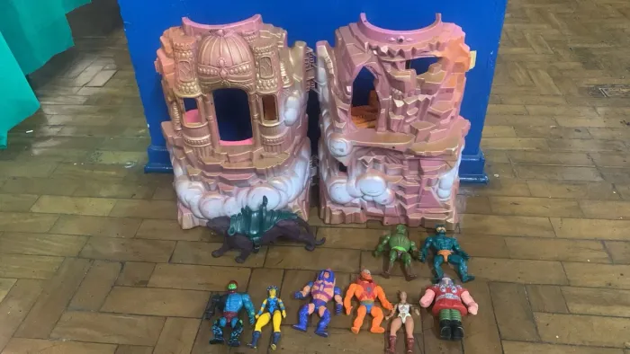 Castelo da She- ra + 9 bonecos