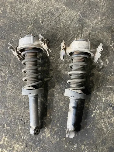 Torre amortecedor traseiro VW Touareg 2012 2013 2014 