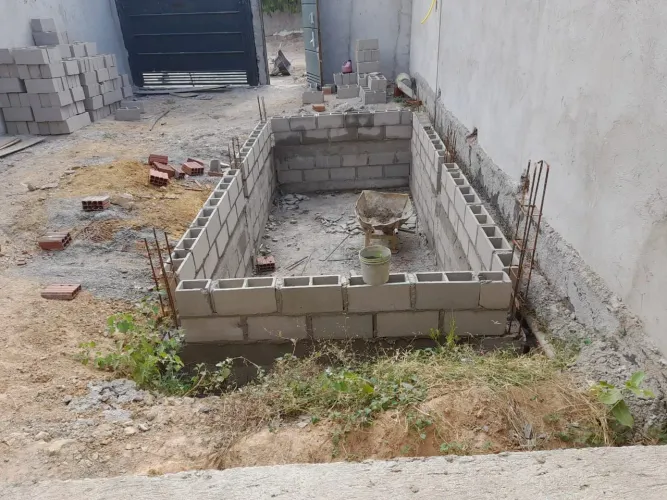 Construção de piscina em geral