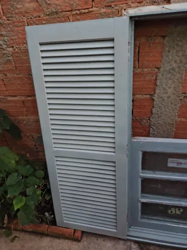 Veneziana de madeira 