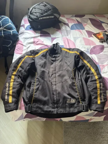 Jaqueta X11 Frist preto/amarelo Original Semi Nova