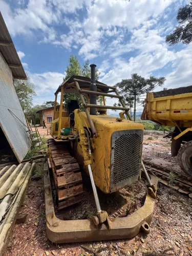 Trator de esteira D4e - Caterpillar 