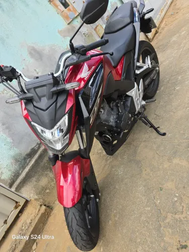 Vendo cb twister 300 flex com 300 quilômetros 