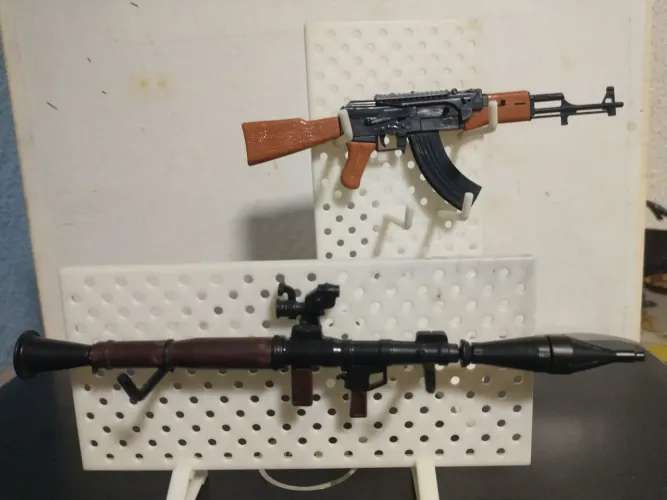Painel expositor de armas e equipamentos 1/6