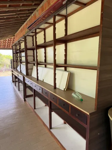 Balcão e prateleiras