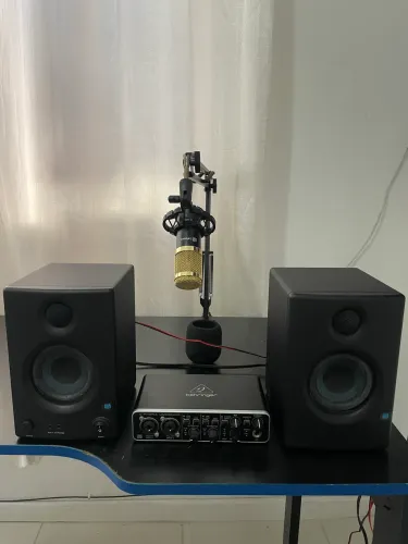 (Conjunto Kit) Par Monitor de Estúdio + Interface de Áudio + Microfone