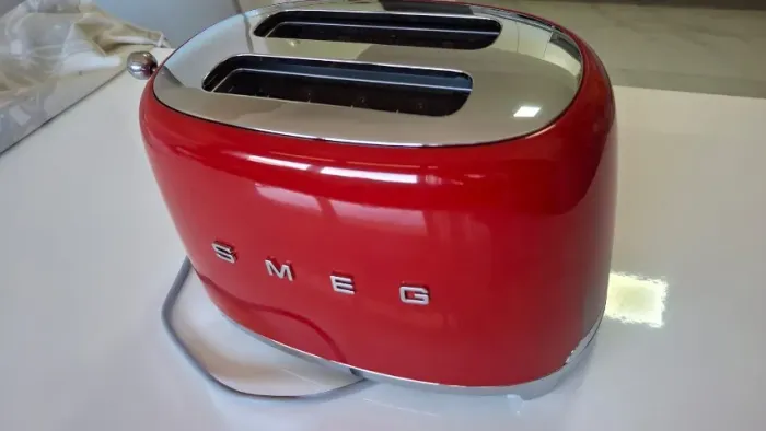 Torradeira Smeg 110v nova - dano cosmético
