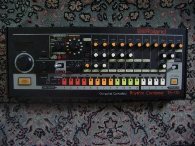 Roland Boutique TR-08 (Bateria Eletrônica 808)