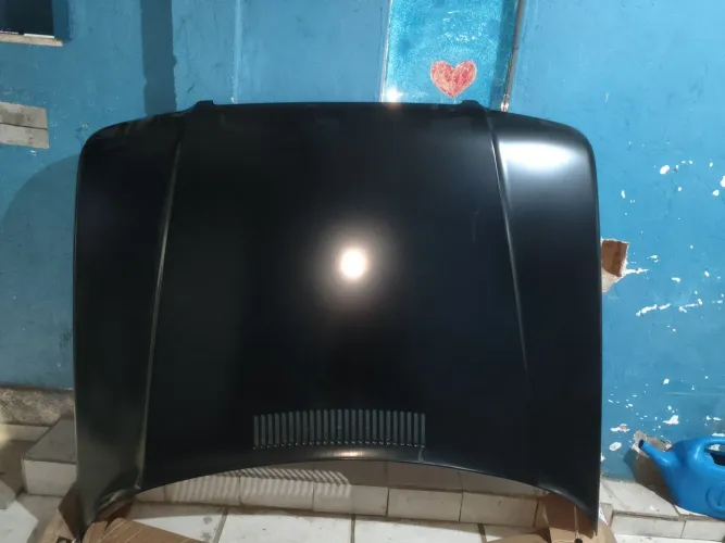 Capô Fiorino 2002 preto, 