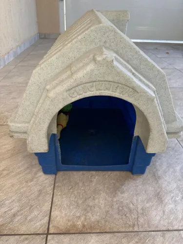 Casinha de cachorro porte pequeno e médio.