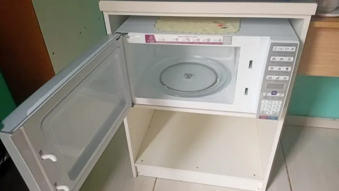 Vende se Micro-ondas semi novo