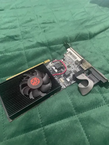 vende se placa de vídeo GT610 de 2GB