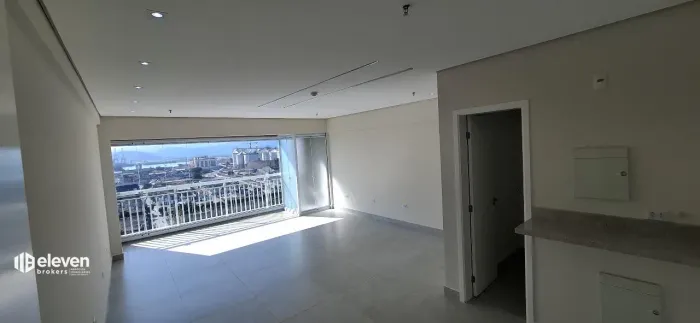 Sala Comercial com Varanda e Vista Livre / Próxima ao VLT em Santos