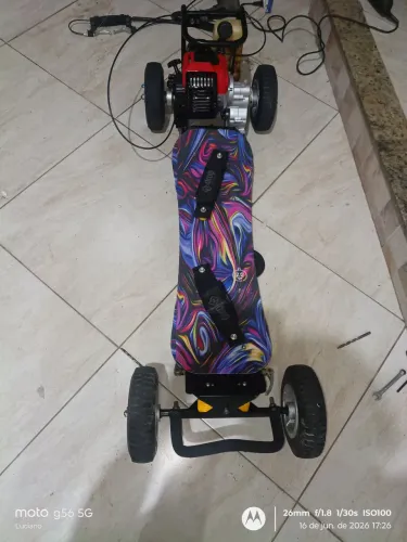 Skate motorizado a gasolina 