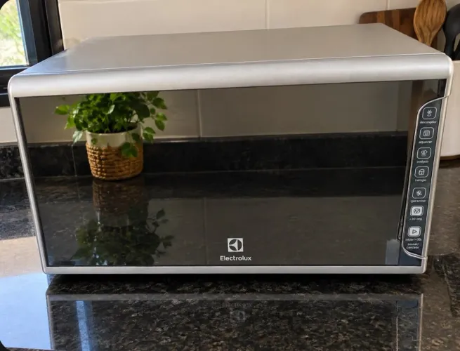 Micro-ondas Electrolux 31 Litros - Modelo MI41S Espelhado<br>127V