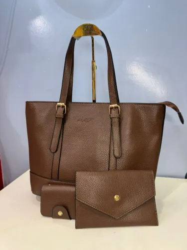 Bolsas femininas varias opções