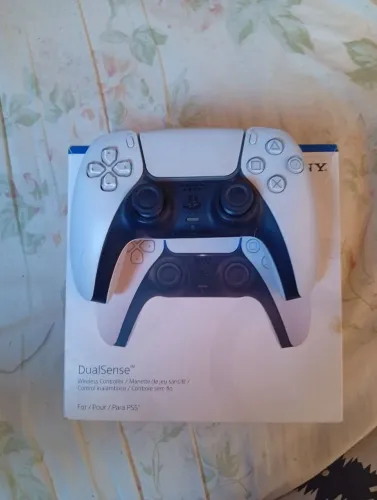 Manete de PS5 , semi nova ?