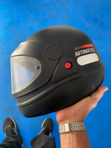 CAPACETE EBF AUTOMÁTICO-TAM 58 -Forro intacto, trava e botão funcionando perfeitamente