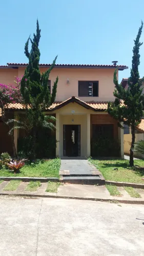 Casa em cond. fechado granja viana com 4 dorm,4 banh,psicina, churrasqueira, jardim,lareir