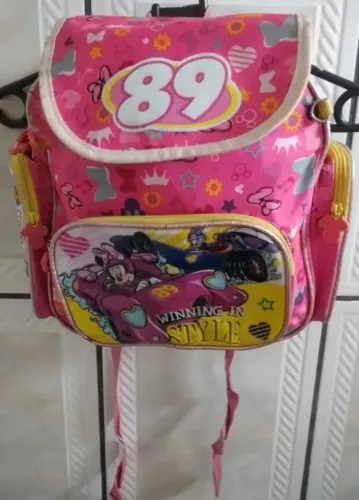 Linda mochilinha oficial da Minnie bem conservada