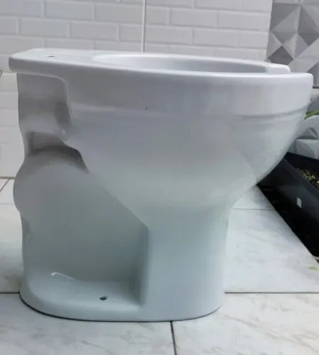 Vendo Vaso Celite Com Jato Plus descarga na parede - Acessibilidade PNE, Branco - Usado