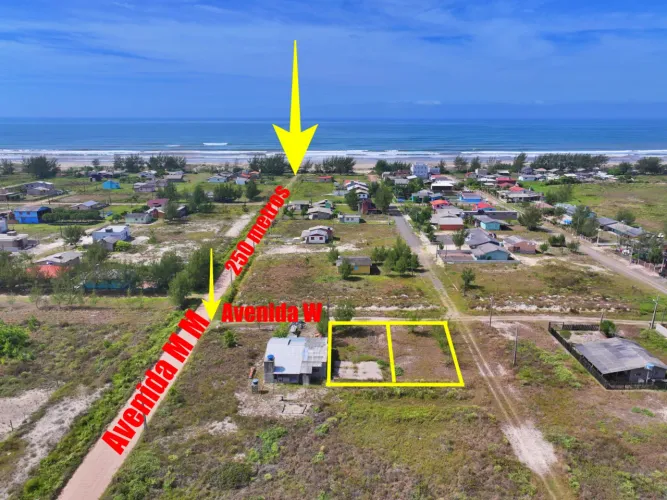 Dois Terrenos juntos de Esquina a 250 metros da Praia