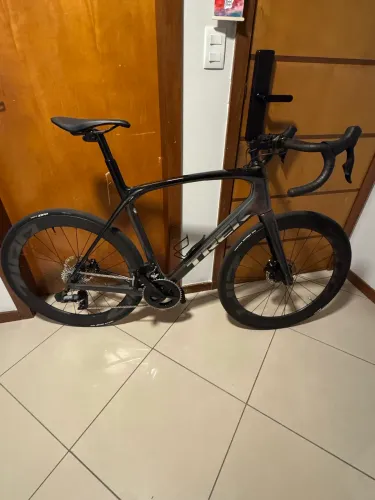 Trek Domane SLR 7 Sram Rival axs 12v zipp 404 firecrest