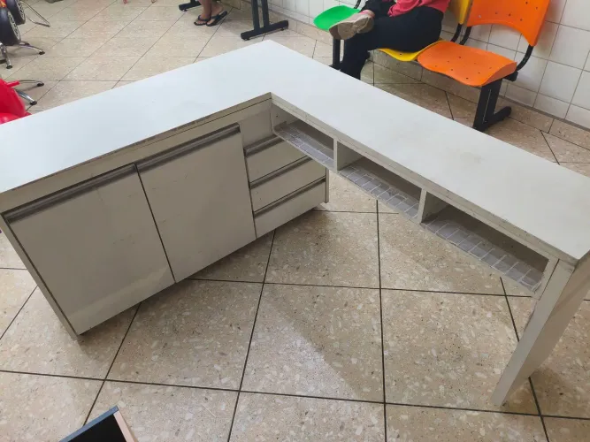 Balcão de Recepção em L Branco 1,60m + 1,30m c/ Gavetas e Rodinhas