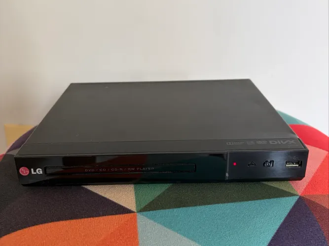 DVD player LG modelo DP 132