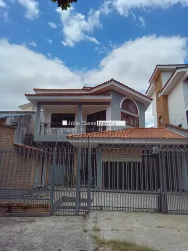Casa no Jardim Pagliato com 3 quartos sendo 1 suíte master, 4 vagas de garagem, área gourm