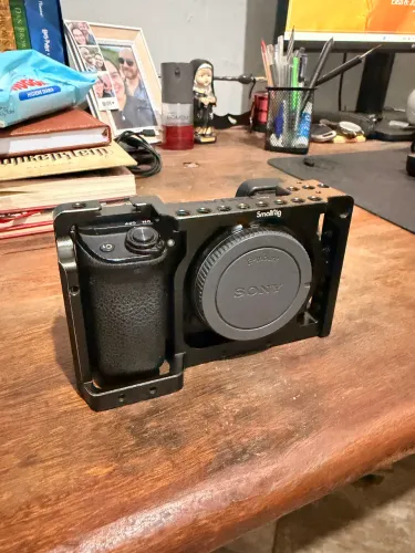 Sony A6300 + Acessórios 