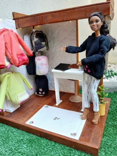 Venda de moletons e mochilas para bonecas Barbie