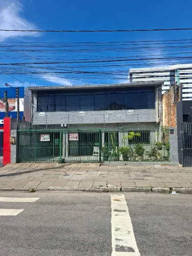 Casa na Amélia Rosa, com 5 quartos, sendo 4 suítes, elevador, 1º andar