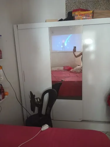 Guarda roupa grande de casal com espelho 