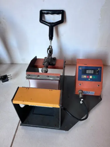 Máquina de sublimar canecas