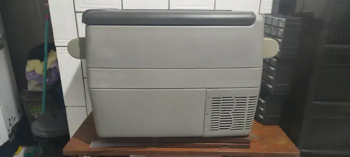 Geladeira para caminhão 12/24 volt em ótimo estado Elber 41 litros