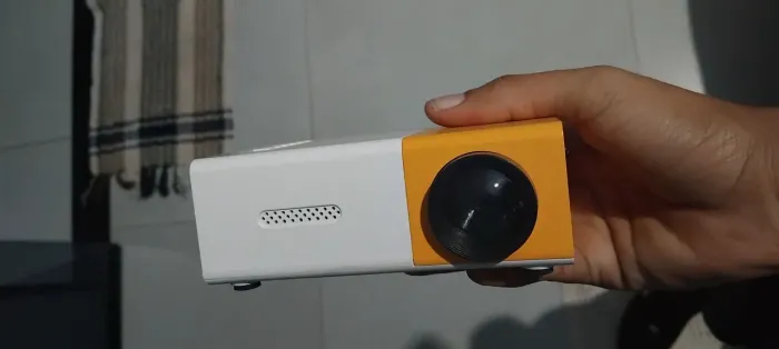 ? Projetor LED Portátil - Cinema em Casa!