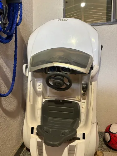 Carro elétrico infantil