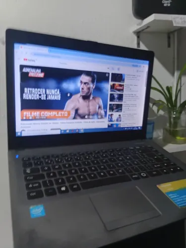 Notebook positivo. 4GB de memória.HD de 500GB. Bateria boa. Funcionando tudo 100%.tel79999