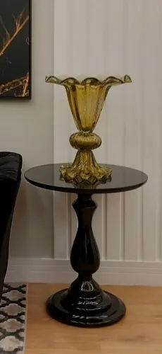 Mesa de canto em madeira maciça