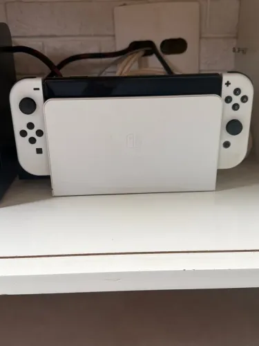 Vendo Nintendo Switch Oled