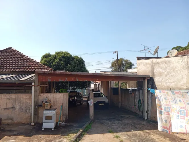 Estrutura metálica com cobertura de zinco e ferro