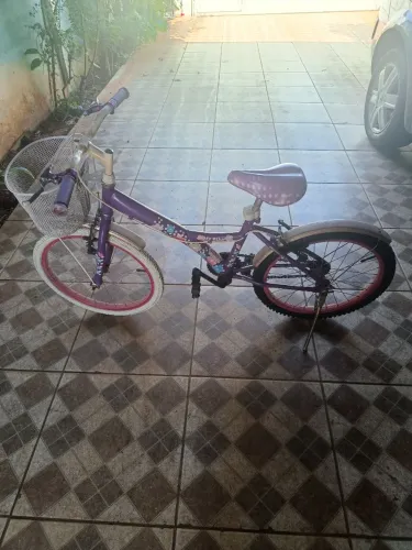 Bicicleta infantil aro 20, revisada e funcionando.