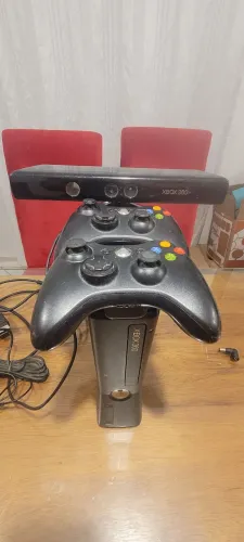 Xbox 360 Slim + Kinect + 2 Controles Desbloqueado 