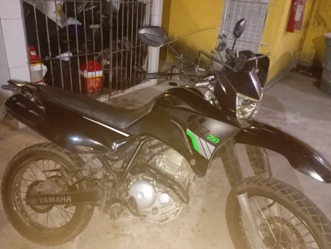 Lander 250 Moto , toda quitada,pneus novos toda boa só pegar e andar ...